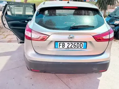 Usata Nissan Qashqai 131 CV (96 kW) 2015 Grigio SUV