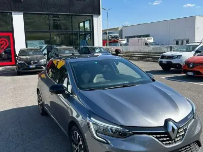 Usata Renault Clio V Techno 145 CV (106 kW) 2023 Other Berlina