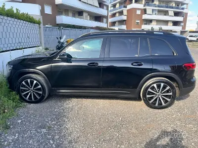 Usata Mercedes GLB180 136 CV (100 kW) 2023 Nero SUV