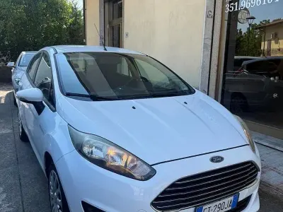 Usata Ford Fiesta 60 CV (44 kW) 2013 Bianco Berlina