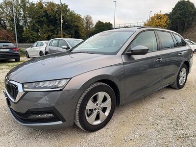 Usata Skoda Octavia Executive 116 CV (85 kW) 2022 Grigio Station wagon