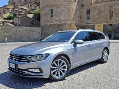Usata VW Passat Business 122 CV (89 kW) 2022 Grigio Station wagon