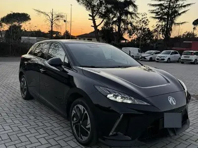 Usata MG MG4 EV Luxury 67 kW (92 CV) 2023 Nero Utilitaria