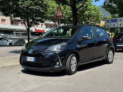 Begagnad Toyota Yaris Hybrid 73 HK (53 kW) 2018 Svart Sedan