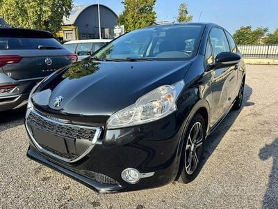 Nero Usata 2014 Peugeot 208 Allure Utilitaria | 4900 € (Buon prezzo)