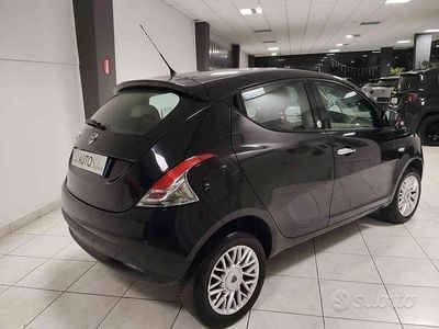 Usata Lancia Ypsilon 85 CV (62 kW) 2015 Nero Utilitaria