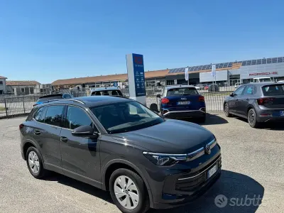 Usata VW Tiguan Life 131 CV (96 kW) 2024 Grigio SUV