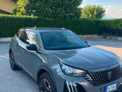 Usata Peugeot 2008 Allure 131 CV (96 kW) 2023 Grigio SUV