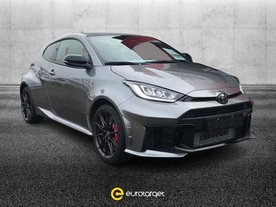 Usata Toyota Yaris 280 CV (205 kW) 2024 Argento metallizzato Utilitaria
