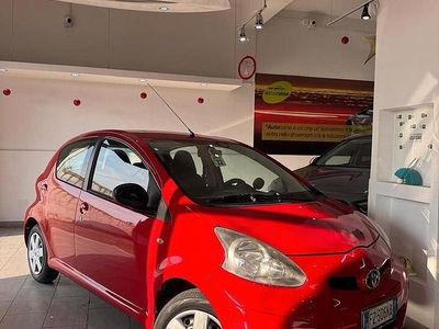 Second-hand Toyota Aygo Connect Style 68 CP (50 kW) 2010 Roșu Hatchback