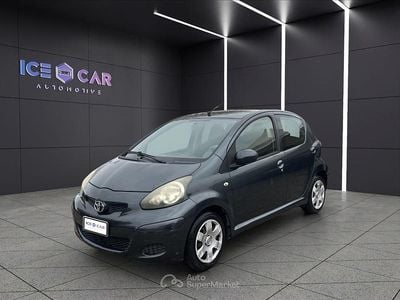 Usata Toyota Aygo Sol 68 CV (50 kW) 2009 Grigio Utilitaria