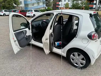 Usata Toyota Aygo Connect Style 68 CV (50 kW) 2012 Bianco Utilitaria