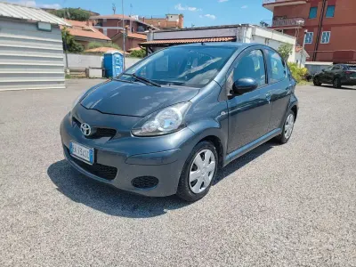 Usata Toyota Aygo 68 CV (50 kW) 2011 Grigio Utilitaria