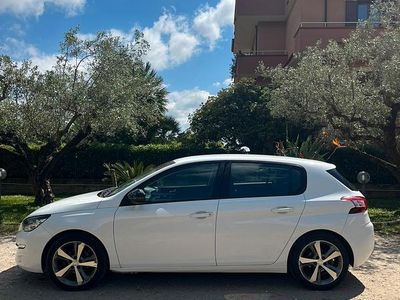 Usata Peugeot 308 Active 115 CV (84 kW) 2014 Bianco Utilitaria