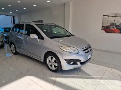 Usata Honda FR-V Comfort 140 CV (102 kW) 2005 Grigio Monovolume