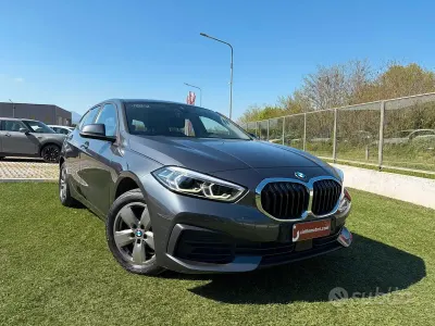 Usado BMW 116 Sport Line 116 CV (85 kW) 2021 Gris Utilitario