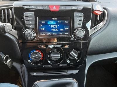 Usata Lancia Ypsilon Gold 80 CV (58 kW) 2018 Grigio Utilitaria