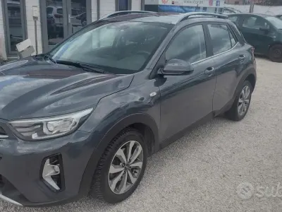 Begagnad Kia Stonic Style 82 HK (60 kW) 2022 Grå SUV