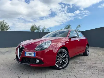 Usata Alfa Romeo Giulietta Super 120 CV (88 kW) 2017 Rosso Utilitaria