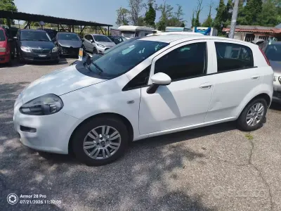 Usata Fiat Punto Lounge 69 CV (50 kW) 2016 Bianco Utilitaria