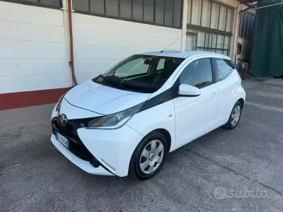 Usata Toyota Aygo Cool 69 CV (50 kW) 2016 Bianco Utilitaria