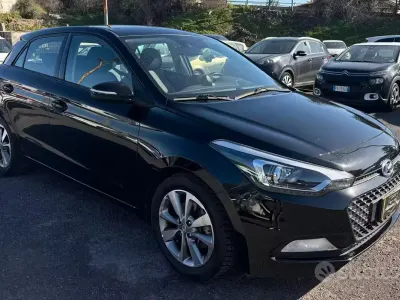Käytetty Hyundai i20 Style 90 HP (66 kW) 2015 Musta Sedan