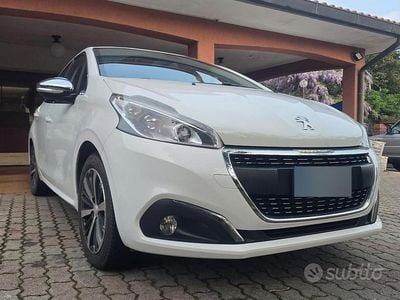 Gebraucht Peugeot 208 82 PS (60 kW) 2016 Weiß Kleinwagen