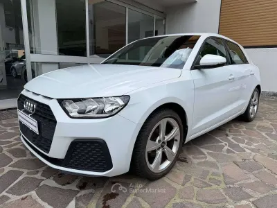Käytetty Audi A1 Sportback Admired 95 HP (69 kW) 2022 Valkoinen Viistoperä