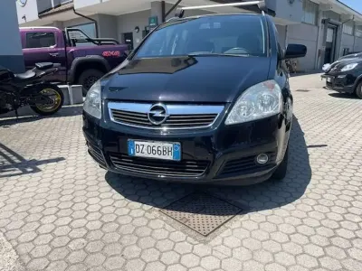 Usata Opel Zafira 140 CV (102 kW) 2010 Nero Monovolume