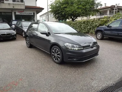 Używany VW Golf VII Trendline 86 KM (63 kW) 2017 Szary Sedan/Limuzyna