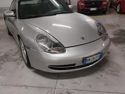 Usata Porsche 911 Carrera 4 300 CV (220 kW) 2001 Grigio Coupé