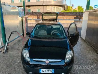 Usado Fiat Punto 77 CV (56 kW) 2010 Negro Utilitario