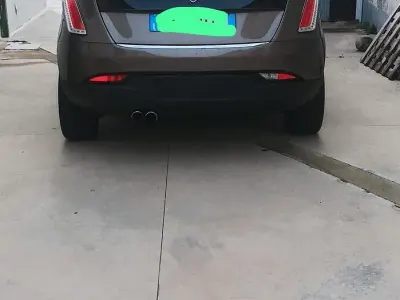 Usata Lancia Delta 80 CV (58 kW) 2011 Utilitaria