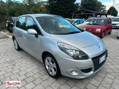 Usata Renault Scénic Dynamique 110 CV (80 kW) 2011 Grigio Monovolume