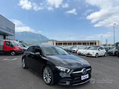 Usata Mercedes A180 Premium 116 CV (85 kW) 2019 Nero Monovolume