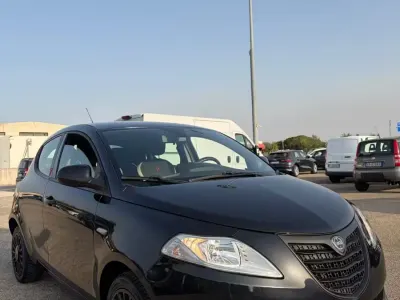 Usata Lancia Ypsilon Silver 95 CV (69 kW) 2014 Nero Utilitaria