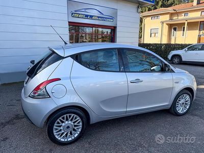 Usata Lancia Ypsilon Gold 69 CV (50 kW) 2016 Grigio Utilitaria