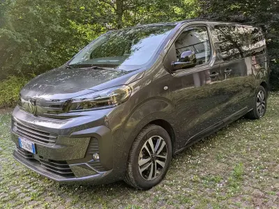 Usata Peugeot Traveller Business-Line 179 CV (131 kW) 2025 Grigio Monovolume