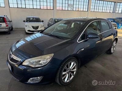 Usata Opel Astra Cosmo 110 CV (80 kW) 2012 Grigio Berlina