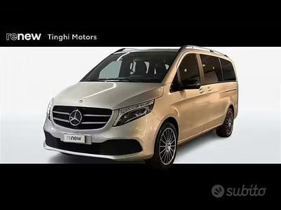 Usata Mercedes V220 Premium 163 CV (119 kW) 2022 Grigio chiaro Monovolume