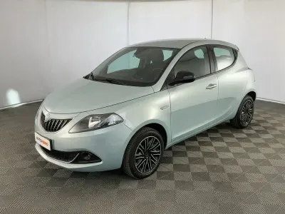 Usata Lancia Ypsilon Gold 70 CV (51 kW) 2023 Blu Utilitaria