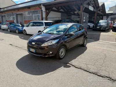 Usata Ford Fiesta Titanium 68 CV (50 kW) 2010 Viola Berlina