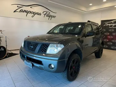 Usata Nissan Pathfinder 174 CV (127 kW) 2006 Grigio SUV