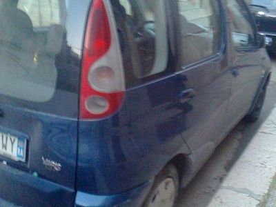 Usata Toyota Yaris Verso 86 CV (63 kW) 2002 Blu Monovolume