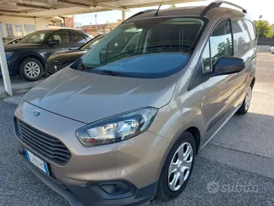 Usata Ford Transit Courier Titanium 101 CV (74 kW) 2018 Marrone Furgone