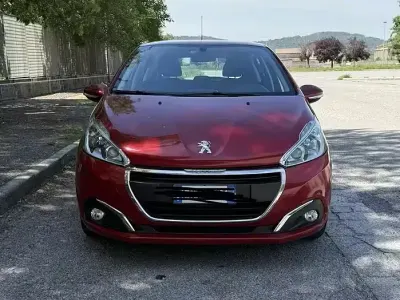 Usata Peugeot 208 Active 75 CV (55 kW) 2016 Rosso Utilitaria