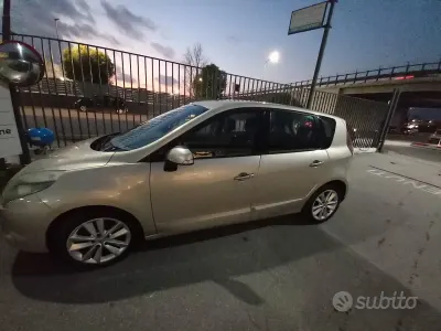 Usata Renault Scenic E-Tech XMOD 110 CV (80 kW) 2010 Monovolume