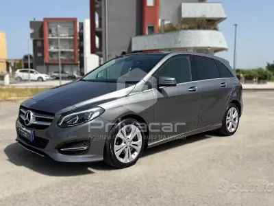 Usata Mercedes B180 109 CV (80 kW) 2017 Grigio Utilitaria