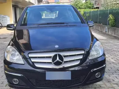 Usata Mercedes B180 109 CV (80 kW) 2010 Nero Monovolume