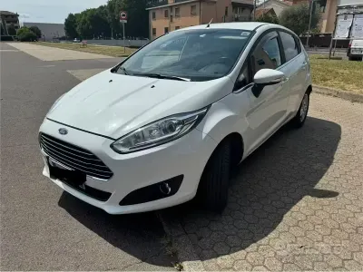 Usata Ford Fiesta Titanium 95 CV (69 kW) 2014 Bianco Utilitaria